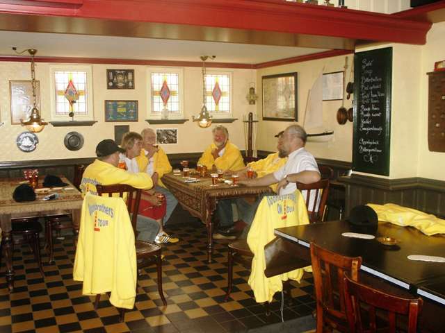 20-Eerste biertje.jpg